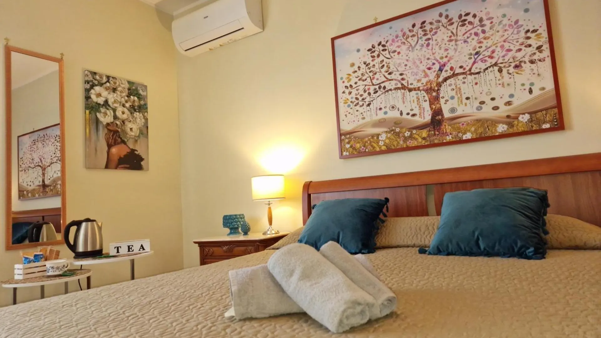 Apartment Lorenzo Guest Suite With Free Private Parking-- Cantieri Culturali Palermo Italy