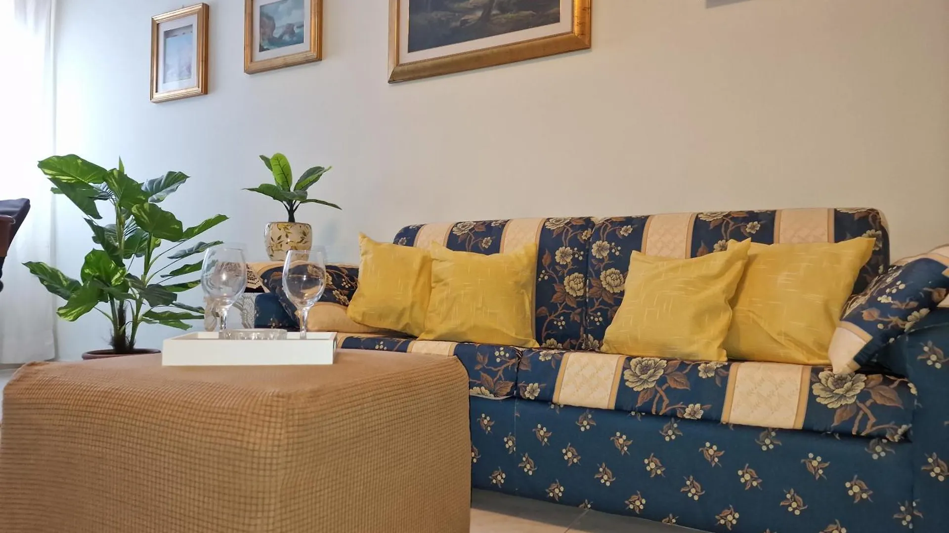 Lorenzo Guest Suite With Free Private Parking-- Cantieri Culturali Palermo Apartmán